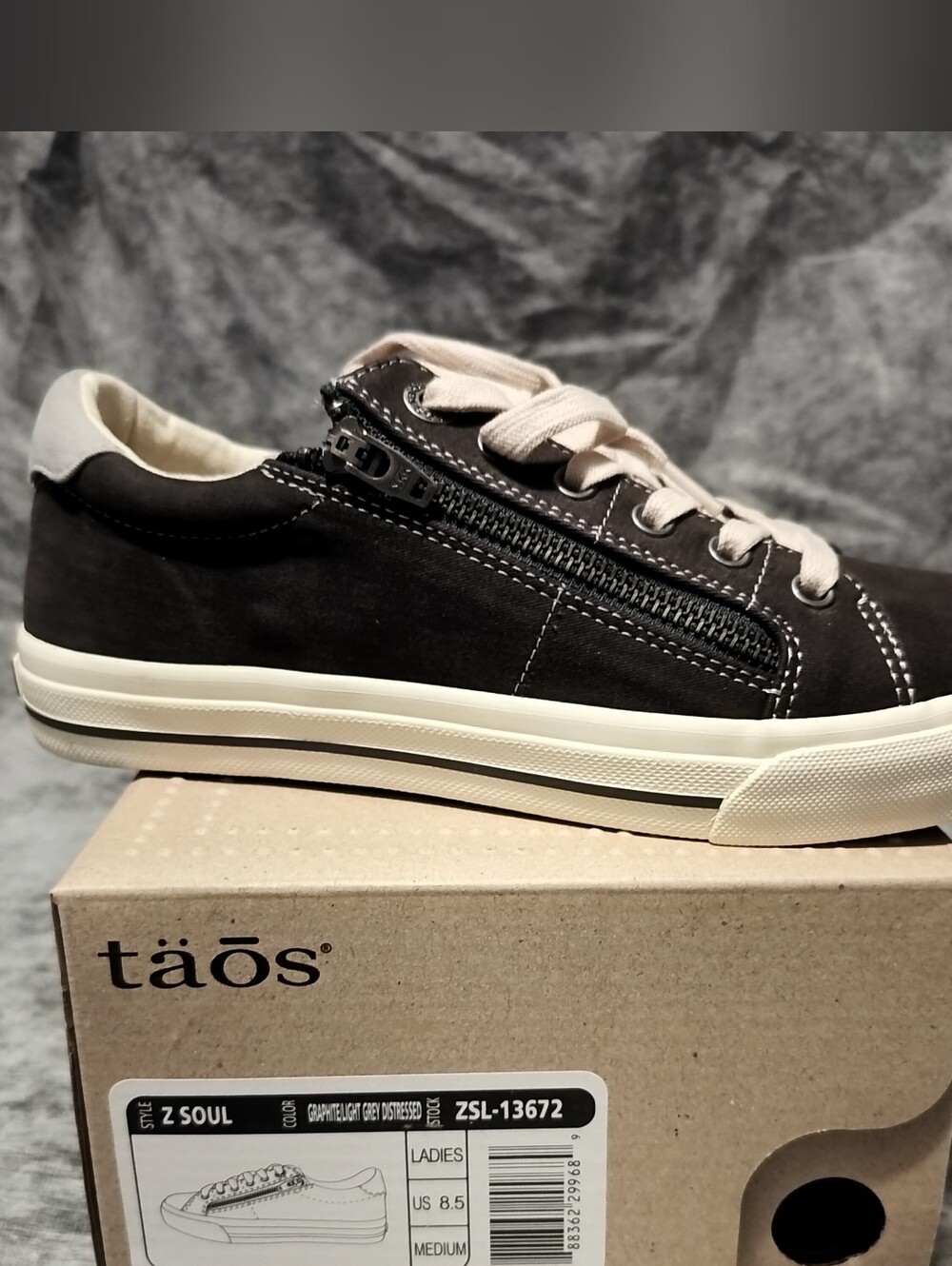 Taos Women's Size 8.5 "Z-Soul" Charcoal Canvas LowTop Sneaker with Cream Accents